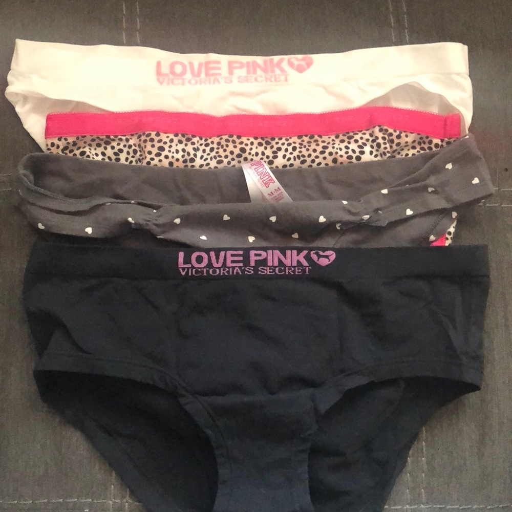 Victoria’s Secret / Pink 4 Pairs